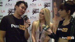 Sexo Gratis – Entrevista de PornhubTV AJ Applegate en los Premios AVN 2014